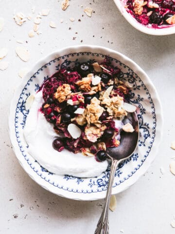 serve berry breakfast crumble with yoghurt for a healthy breakfast