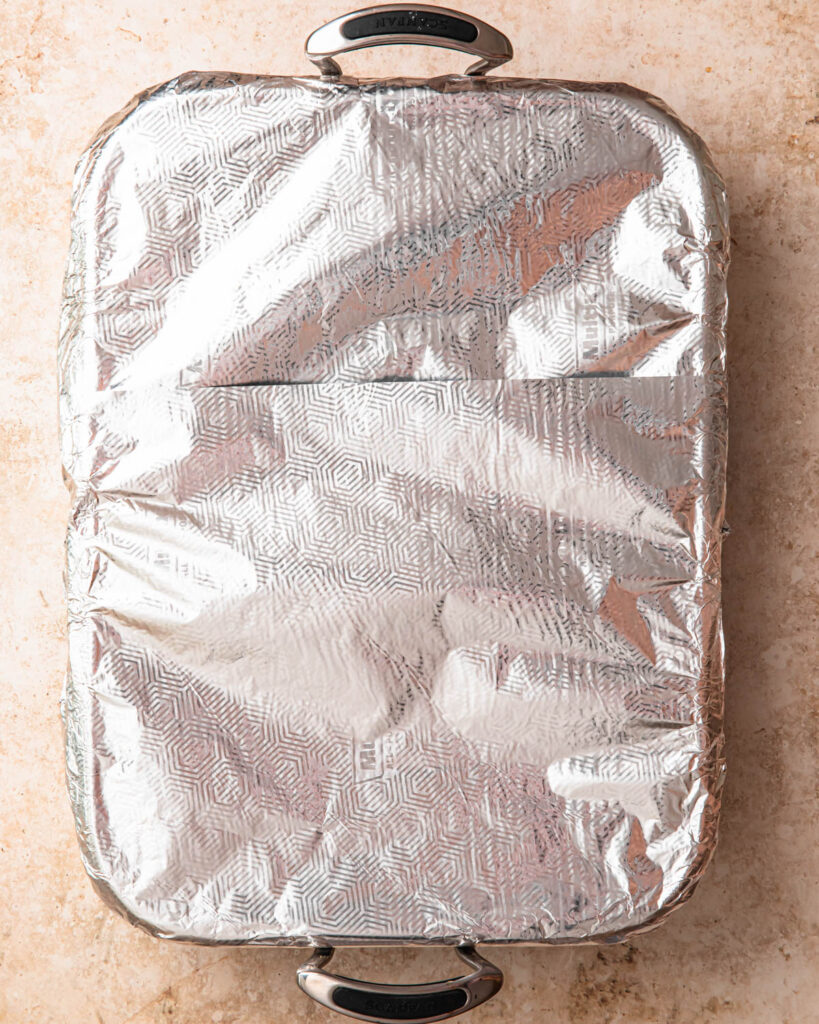 Roasting pan covered with a layer of aluminium foil.